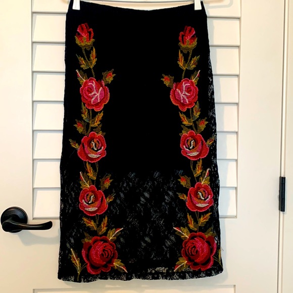 Top Shop Black lace pencil skirt - Picture 2 of 9